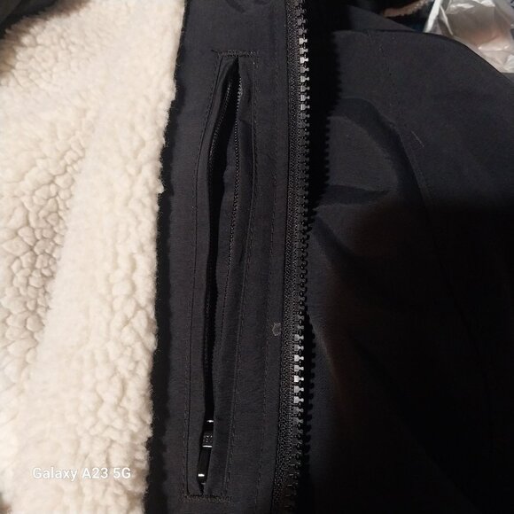 Lands End Mens Black Sherpa-Lined Jacket L/T Nylon Exterior Polyester Lining War - Picture 4 of 7